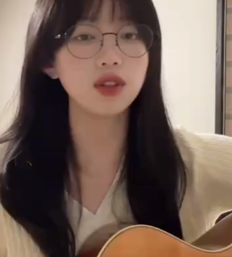 吉他弹唱表演